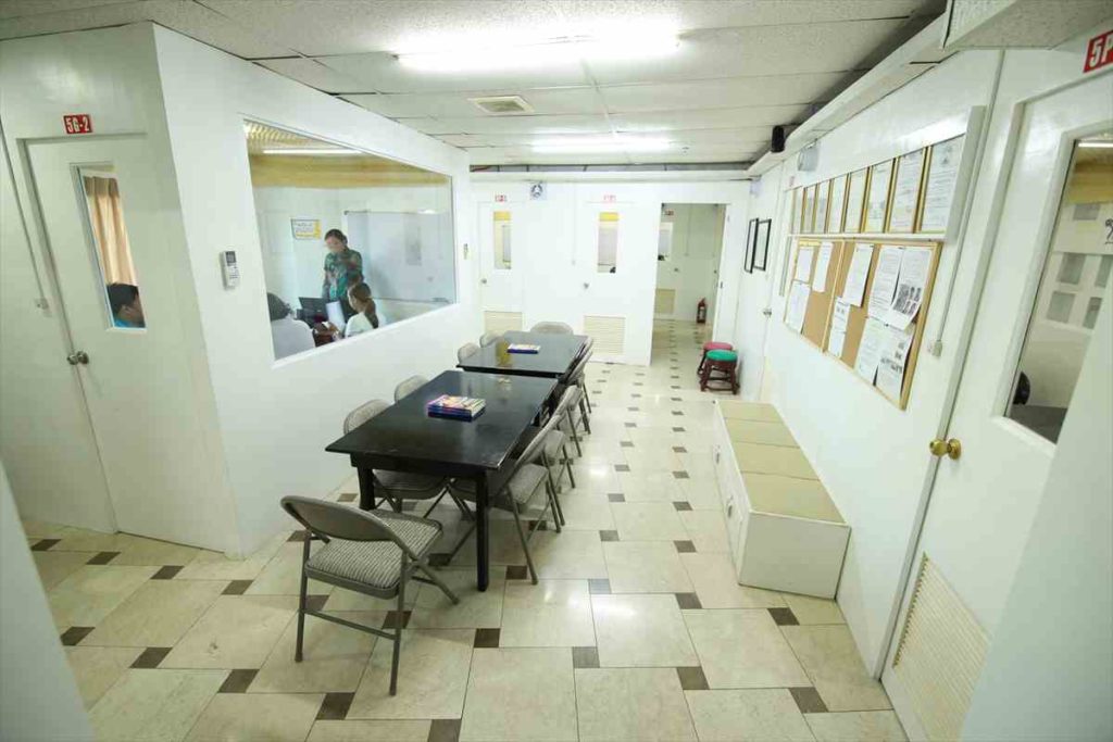 CAEAの学校内